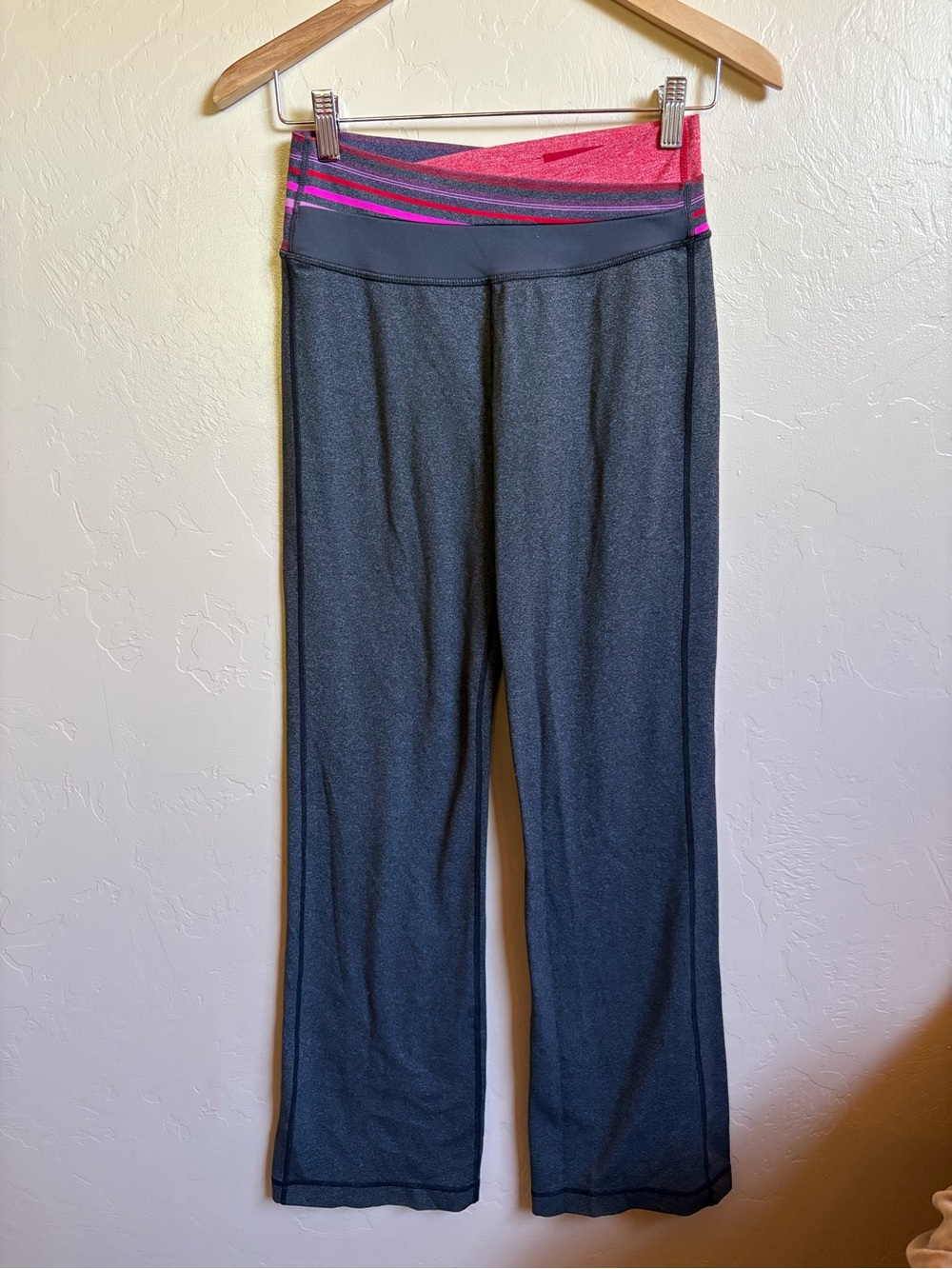 Lululemon Astro Pant Yoga Leggings Low Rise Bootcut Grey Pink Size 6 Y2K 2011